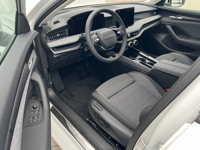 Škoda Superb Combi Selection 7DSG 2,0TDI / 110kW na operativní leasing