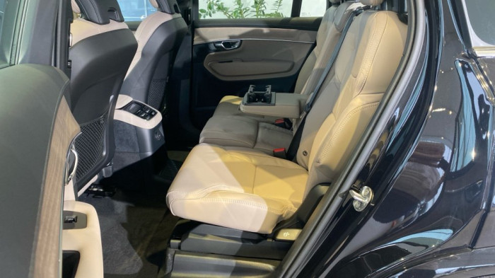 Volvo XC90 PLUS BRIGHT, B5 AWD, 184+10 kW / 250+14 HP na operativní leasing