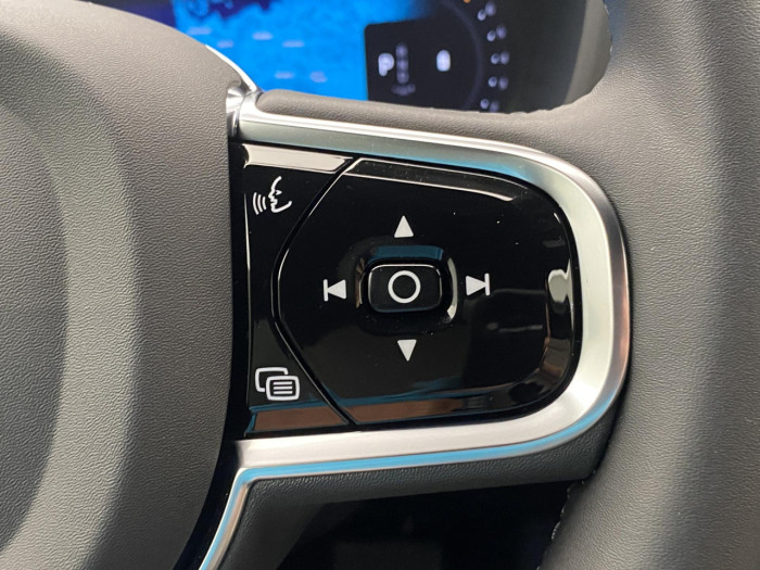 Volvo XC60 B5 AWD AUT DARK PLUS na operativní leasing