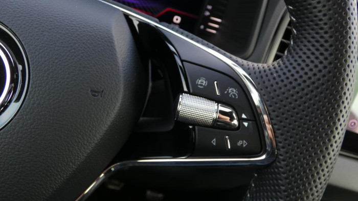 Škoda Karoq 1,5 TSI Sportline na operativní leasing