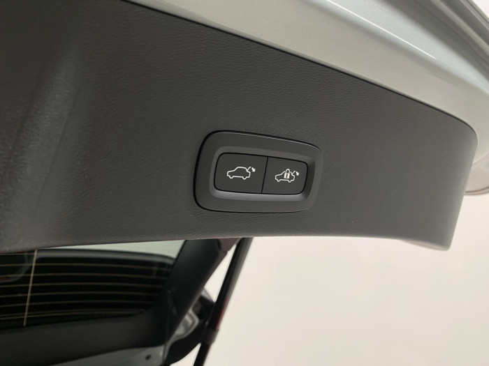 Volvo EX40 SINGLE MOTOR ELETRIC PLUS na operativní leasing