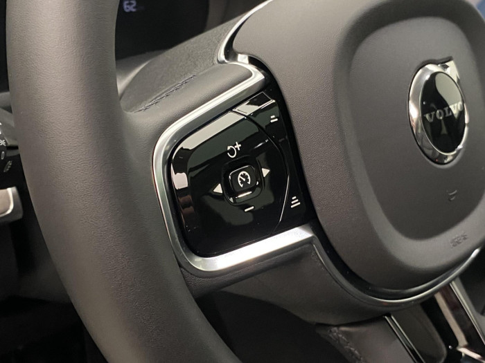 Volvo XC90 T8 AWD Plug-in DARK ULTRA na operativní leasing