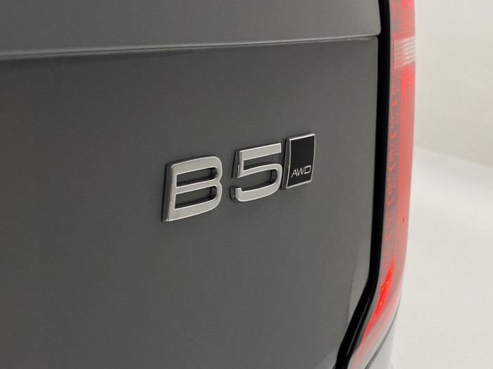 Volvo XC90 B5 AWD AUT DARK PLUS 7míst na operativní leasing