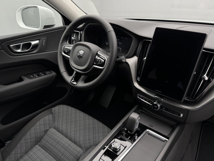Volvo XC60 B5 AWD AUT CORE na operativní leasing