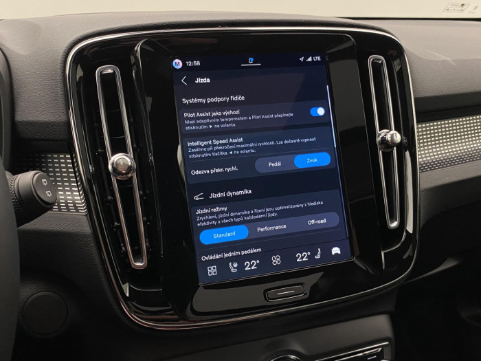 Volvo EX40 TWIN MOTOR AWD ULTRA na operativní leasing