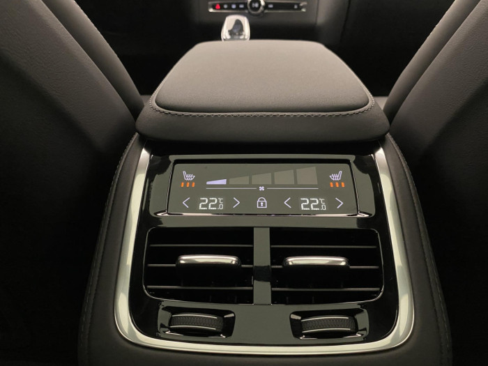 Volvo XC90 T8 AWD RECHARGE BRIGHT ULTRA na operativní leasing