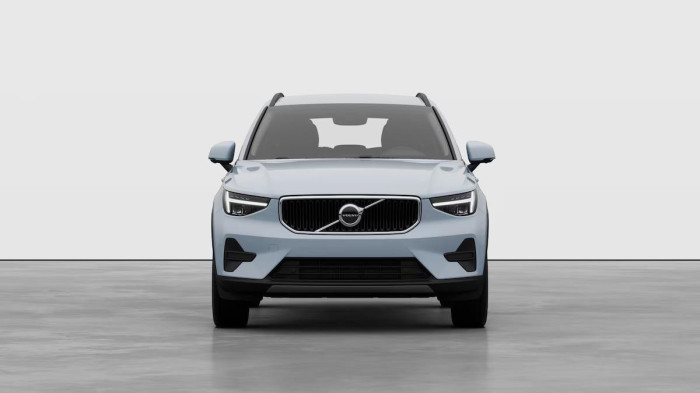 Volvo XC40 B3 AUT ESSENTIAL na operativní leasing
