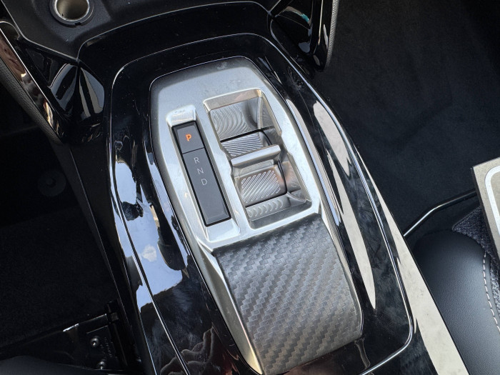 Peugeot 2008 ALLURE Hybrid  1,2 110 e-DCS6 / 81kW na operativní leasing