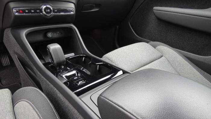 Volvo XC40 B3 PLUS DARK na operativní leasing