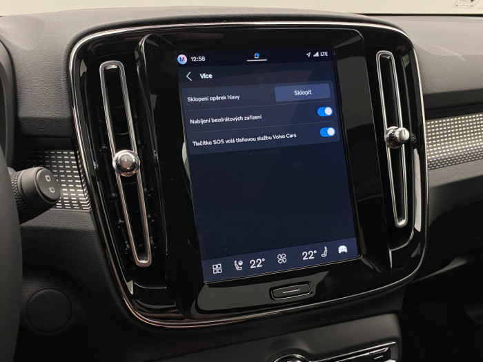Volvo EX40 TWIN MOTOR AWD ULTRA na operativní leasing