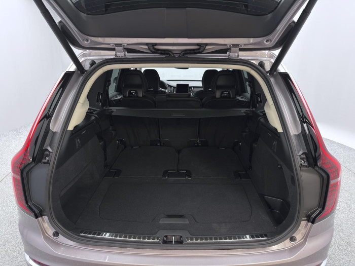 Volvo XC90 T8 AWD Plug-in BRIGHT PLUS 7m na operativní leasing