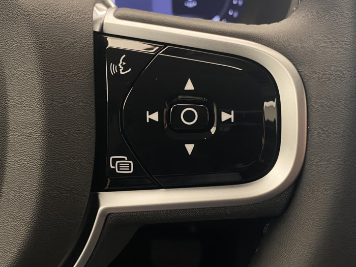 Volvo XC90 B5 AWD AUT DARK PLUS na operativní leasing