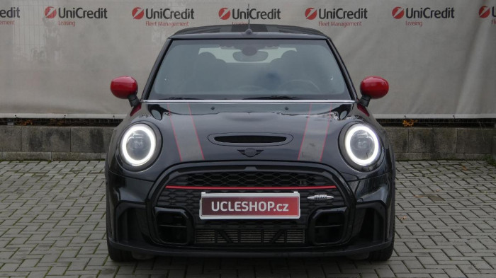 Volvo XC40 B3 PLUS DARK DCT na operativní leasing