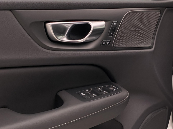 Volvo V60 B4 AUT BRIGHT PLUS na operativní leasing