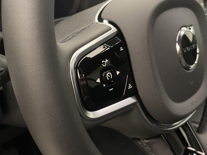 Volvo XC90 B5 AWD AUT BLACK EDITION PLUS na operativní leasing