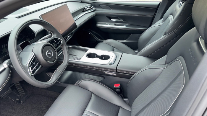 Mazda 6e 68.8 kWh Takumi - Jet Black na operativní leasing