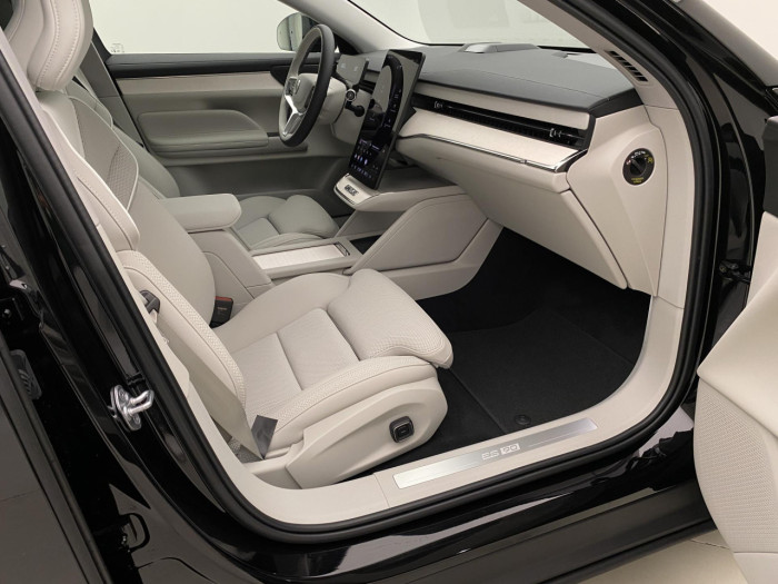 Volvo ES90 PURE ELECTRIC EXT.SINGLE ULTRA na operativní leasing