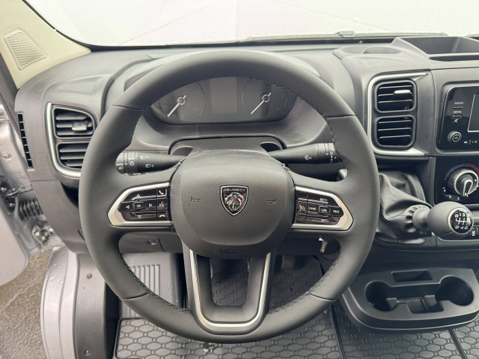 Peugeot Boxer Furgon 3300 L2H2 2,2 BlueHDi MAN6 / 103kW na operativní leasing