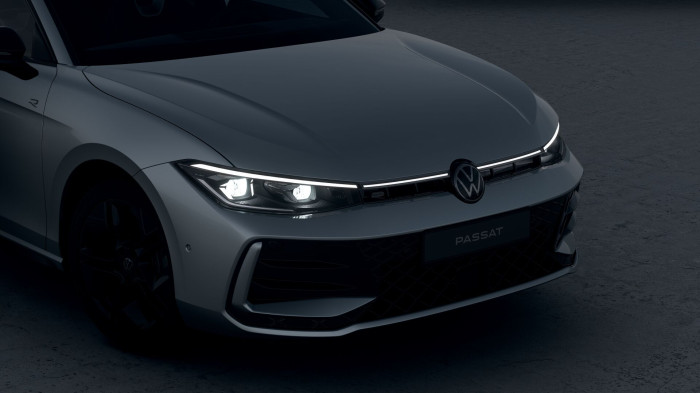 Volkswagen Passat R-Line 2,0 TSI 150 kW na operativní leasing