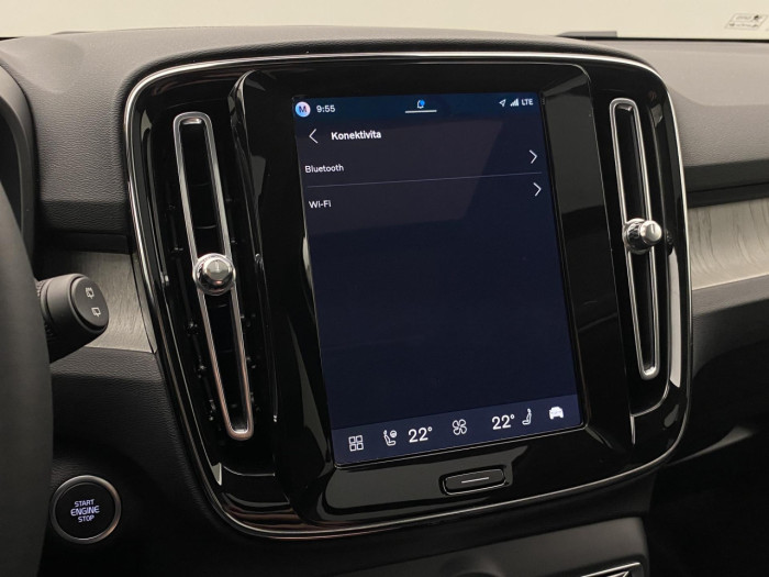 Volvo XC40 B4 AUT DARK PLUS na operativní leasing