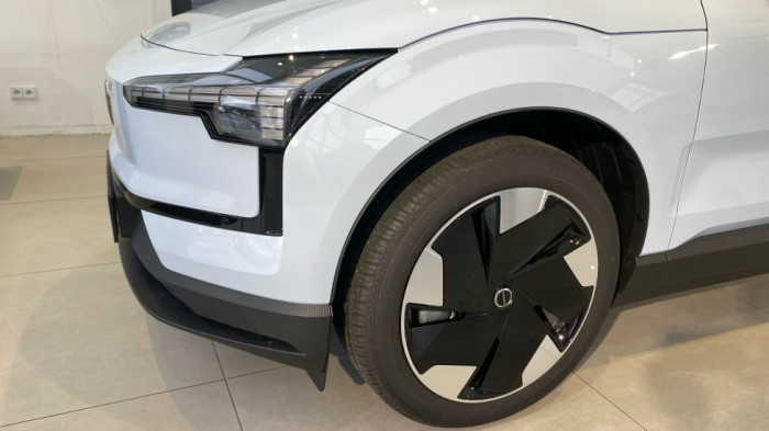 Volvo EX30 PLUS, Single Motor Extended Range, 200 kW / 272 HP na operativní leasing