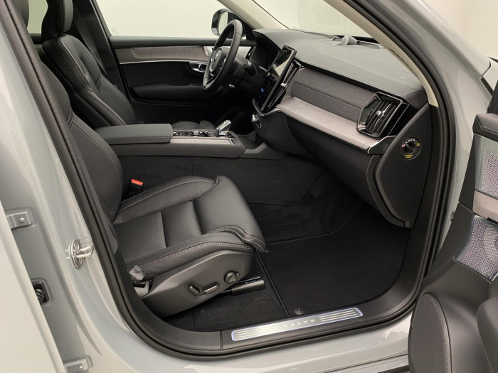 Volvo XC90 B5 AWD AUT DARK PLUS 7míst na operativní leasing