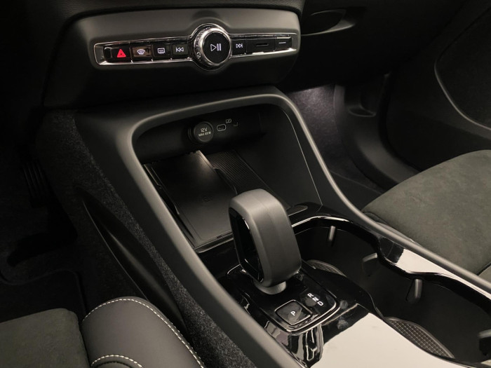 Volvo EX40 TWIN MOTOR AWD ULTRA na operativní leasing