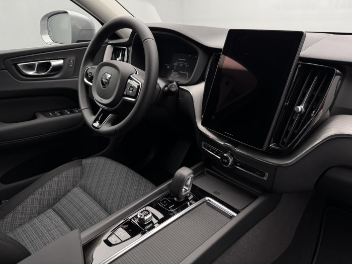 Volvo XC60 B5 AWD AUT CORE na operativní leasing
