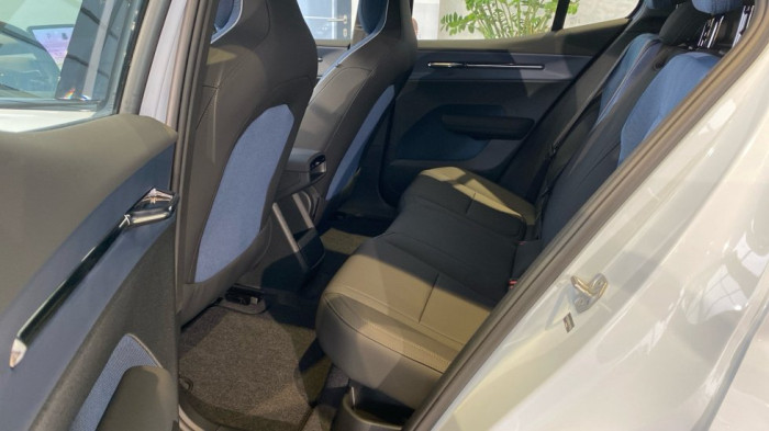 Volvo EX30 PLUS, Single Motor, 200 kW / 272 HP na operativní leasing