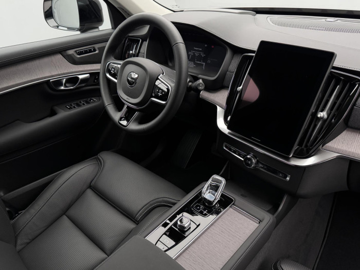 Volvo XC90 T8 AWD Plug-in DARK PLUS 7m na operativní leasing
