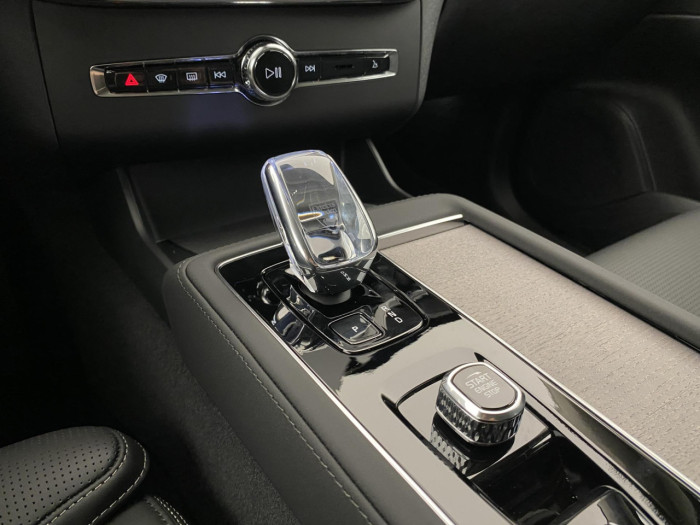 Volvo XC90 T8 AWD Plug-in BRIGHT PLUS 7m na operativní leasing