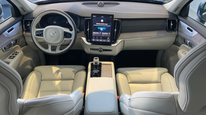 Volvo XC90 PLUS BRIGHT, T8 AWD, 184+115 kW / 250+156 HP na operativní leasing