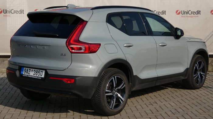 Volvo XC40 B3 PLUS DARK na operativní leasing