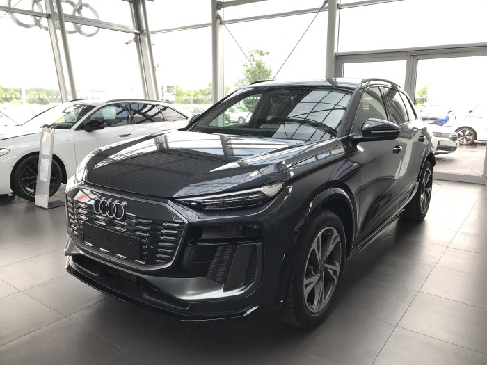 Audi Q6 SUV e-tron quattro 100kWh  / 315kW na operativní leasing