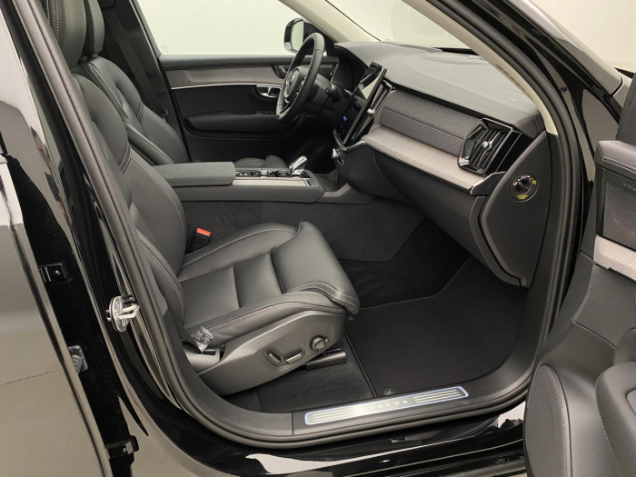 Volvo XC90 B5 AWD AUT DARK PLUS 7míst na operativní leasing