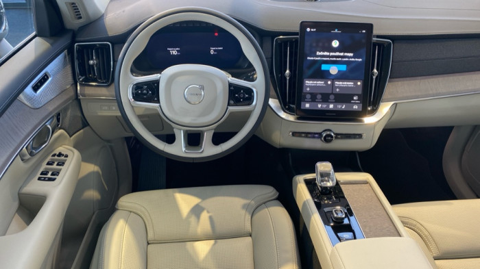 Volvo XC90 PLUS BRIGHT, T8 AWD, 184+115 kW / 250+156 HP na operativní leasing