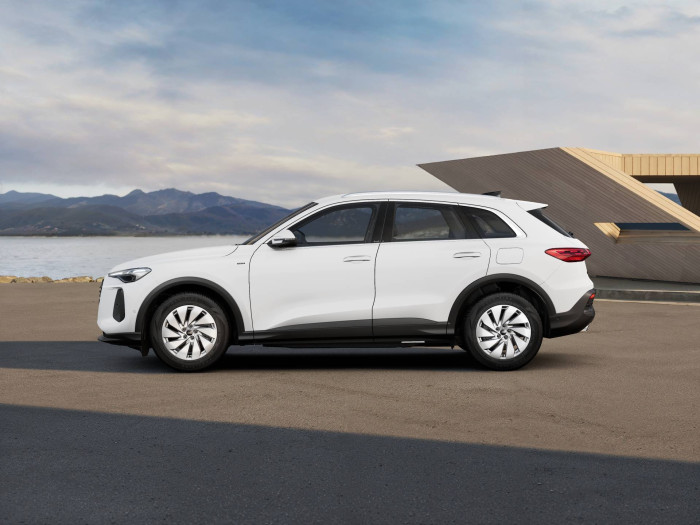 Audi Q5 e-hybrid quattro 220 kW na operativní leasing
