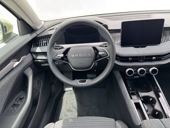 Škoda Superb Combi Selection 7DSG 2,0TDI / 110kW na operativní leasing