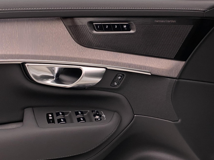 Volvo XC90 T8 AWD RECHARGE BRIGHT PLUS 7m na operativní leasing