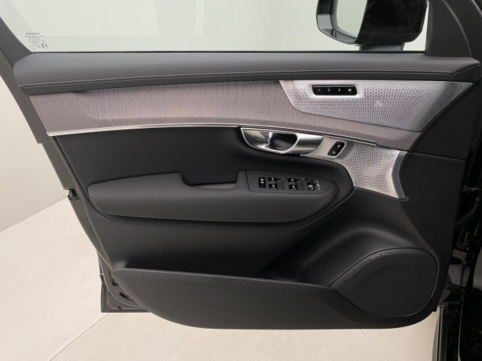 Volvo XC90 T8 AWD Plug-in DARK ULTRA na operativní leasing