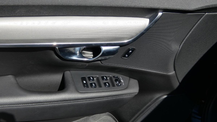 Volvo V90 B4 mHEV AWD aut. Momentum Pro na operativní leasing