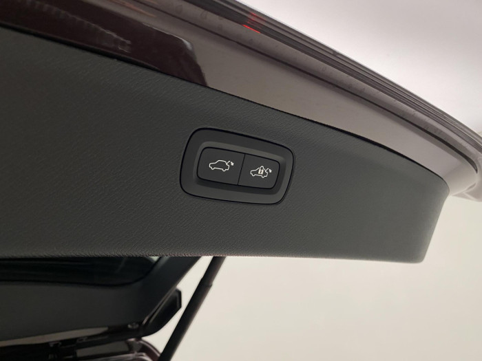 Volvo XC90 T8 AWD Plug-in BRIGHT PLUS 7m na operativní leasing