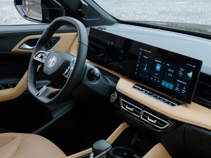 MG HS Exclusive 1.5 TGI 125 kW Benzín Automatická převodovka na operativní leasing