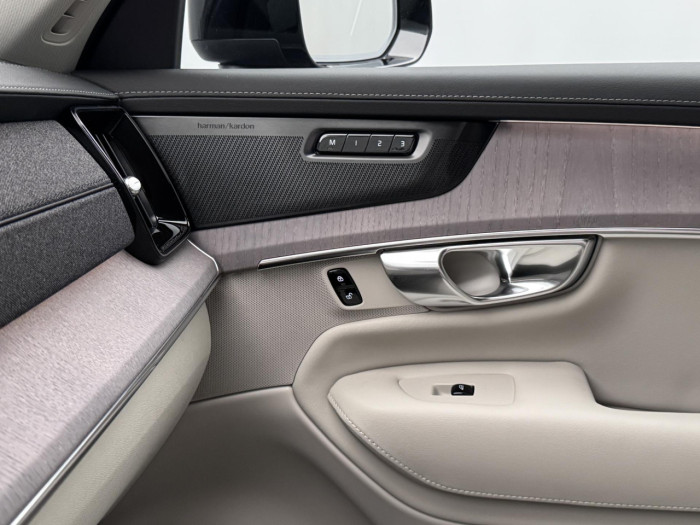 Volvo XC90 B5 AWD AUT DARK PLUS 7míst na operativní leasing