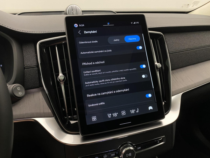 Volvo XC90 T8 AWD Plug-in DARK ULTRA na operativní leasing