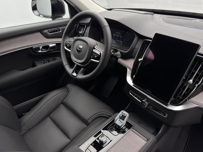 Volvo XC90 T8 AWD Plug-in DARK PLUS 7m na operativní leasing