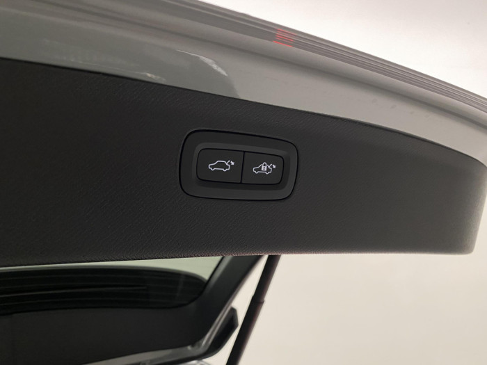 Volvo XC90 T8 AWD RECHARGE BRIGHT PLUS 7m na operativní leasing