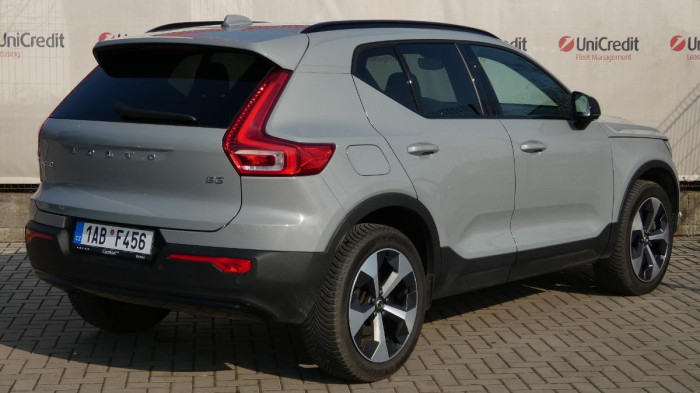 Volvo XC40 B3 PLUS DARK na operativní leasing