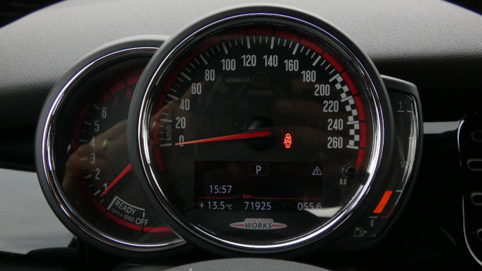 Volvo XC40 B3 PLUS DARK DCT na operativní leasing