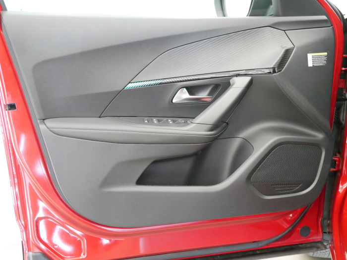 Peugeot 2008 1.2 PureTech 96 kW Allure Pack na operativní leasing